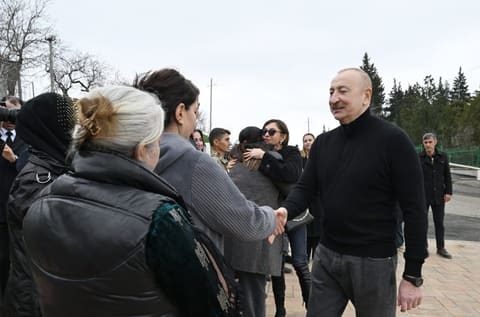İlham Əliyev Xocavəndin Xanoba kəndində fərdi evlərin və infrastrukturun bərpası sahəsində görülən işlərlə tanış olub - YENİLƏNİB