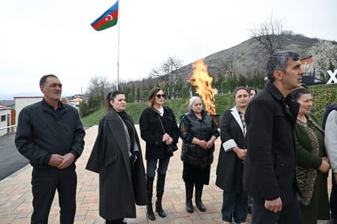 İlham Əliyev Xocavəndin Xanoba kəndində fərdi evlərin və infrastrukturun bərpası sahəsində görülən işlərlə tanış olub - YENİLƏNİB