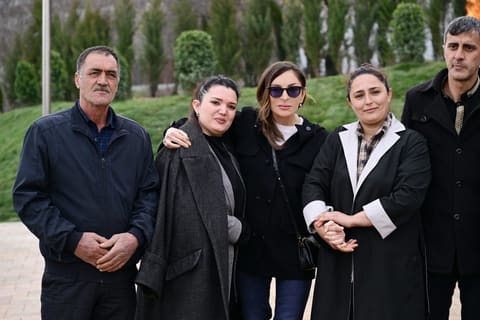 İlham Əliyev Xocavəndin Xanoba kəndində fərdi evlərin və infrastrukturun bərpası sahəsində görülən işlərlə tanış olub - YENİLƏNİB
