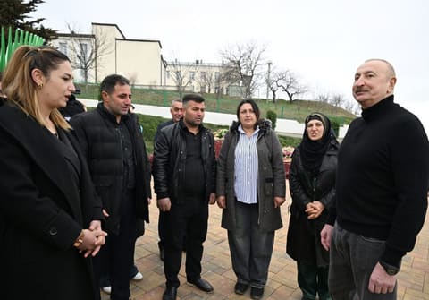 İlham Əliyev Xocavəndin Xanoba kəndində fərdi evlərin və infrastrukturun bərpası sahəsində görülən işlərlə tanış olub - YENİLƏNİB