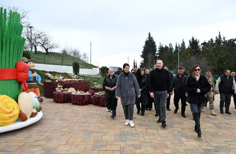 İlham Əliyev Xocavəndin Xanoba kəndində fərdi evlərin və infrastrukturun bərpası sahəsində görülən işlərlə tanış olub - YENİLƏNİB