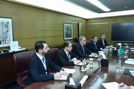 Azərbaycan və Pakistan XİN rəhbərləri regional təhlükəsizliyi müzakirə ediblər