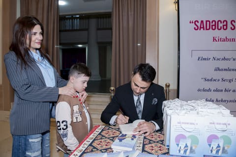 Bakıda “Sadəcə sevgi sağaldır” kitabının təqdimatı keçirilib