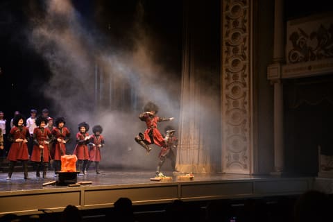 “Dəyərlərimizi qoruyaq: keçmişdən gələcəyə yurdum mənim” tamaşası təqdim olunub - FOTO