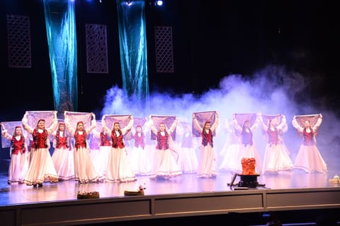 “Dəyərlərimizi qoruyaq: keçmişdən gələcəyə yurdum mənim” tamaşası təqdim olunub - FOTO