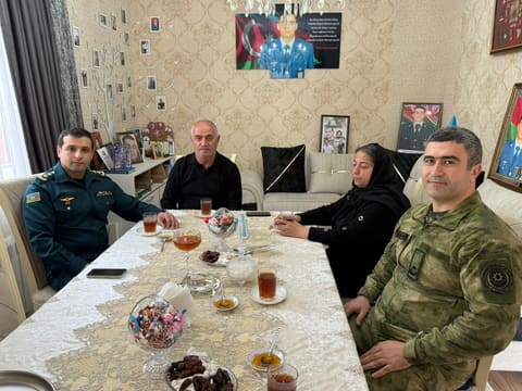 Dövlət Sərhəd Xidmətinin rəhbərliyi şəhid ailələrini ziyarət edib - FOTO