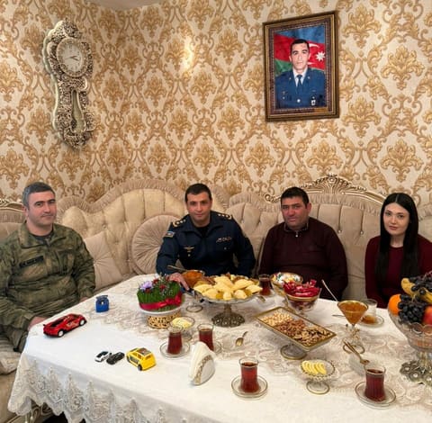 Dövlət Sərhəd Xidmətinin rəhbərliyi şəhid ailələrini ziyarət edib - FOTO