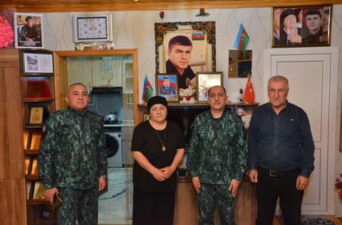 Dövlət Sərhəd Xidmətinin rəhbərliyi şəhid ailələrini ziyarət edib - FOTO