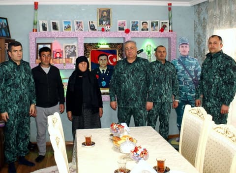 Dövlət Sərhəd Xidmətinin rəhbərliyi şəhid ailələrini ziyarət edib - FOTO