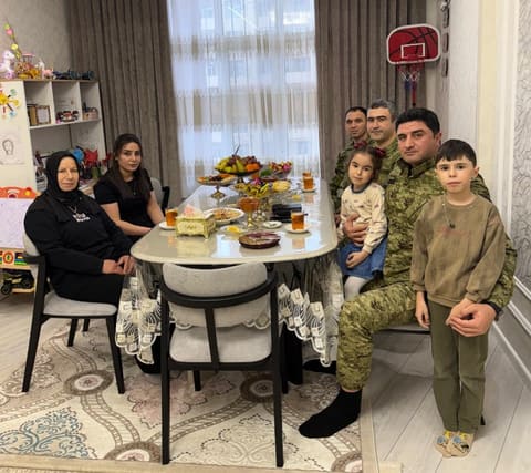 Dövlət Sərhəd Xidmətinin rəhbərliyi şəhid ailələrini ziyarət edib - FOTO