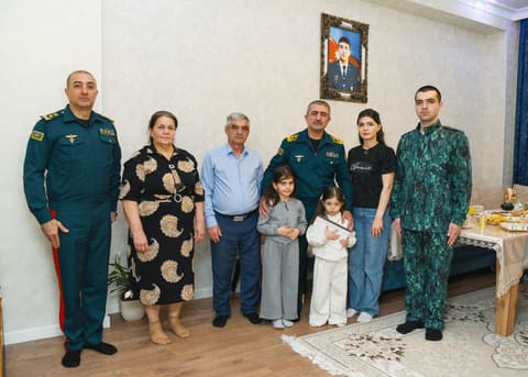 Dövlət Sərhəd Xidmətinin rəhbərliyi şəhid ailələrini ziyarət edib - FOTO