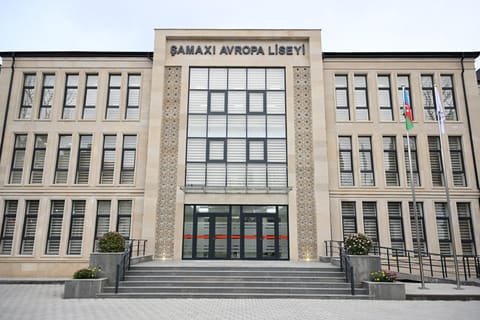 Prezident İlham Əliyev Şamaxı Avropa liseyinin yeni binasının açılışında iştirak edib