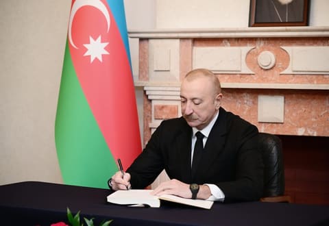  İlham Əliyev Gürcüstanın Azərbaycandakı səfirliyində olub, başsağlığı verib
