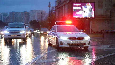 Yağışa görə polis naryadları küçə və prospektlər boyu xidmətə cəlb olunublar - FOTOLAR