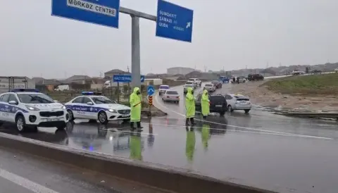 Yağışa görə polis naryadları küçə və prospektlər boyu xidmətə cəlb olunublar - FOTOLAR