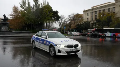 Yağışa görə polis naryadları küçə və prospektlər boyu xidmətə cəlb olunublar - FOTOLAR