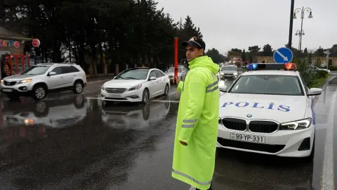 Yağışa görə polis naryadları küçə və prospektlər boyu xidmətə cəlb olunublar - FOTOLAR