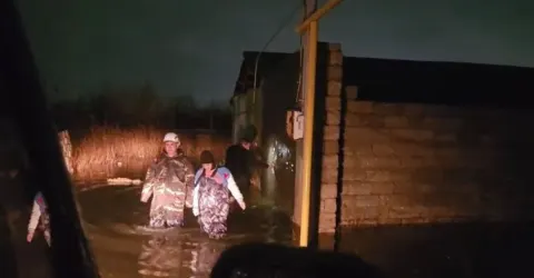 FHN: 216 nəfər təhlükəsiz əraziyə təxliyə edilib - FOTOLAR -VİDEO