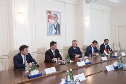  Məcnun Məmmədov Macarıstanın Azərbaycandakı səfiri və TDT-nin Budapeştdəki Nümayəndəliyinin icraçı direktoru ilə görüşüb