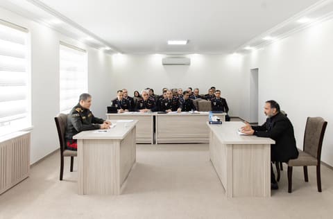 Vilayət Eyvazov  sıra baxışı keçirib