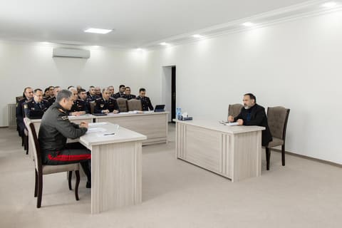 Vilayət Eyvazov  sıra baxışı keçirib
