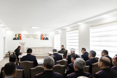 Vilayət Eyvazov  sıra baxışı keçirib