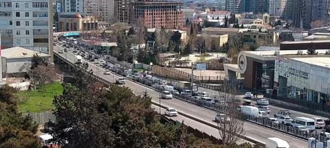 Ziya Bünyadov prospektində təmir aparılır, tıxac yaranıb