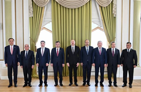 İlham Əliyev Türk Dövlətləri Təşkilatına üzv dövlətlərin hökumət başçılarının görüşünün iştirakçılarını qəbul edib - YENİLƏNİB