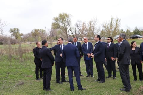 Nazir Məcnun Məmmədov Naxçıvanda təsərrüfatlara baş çəkib, fermerlərlə görüşüb
