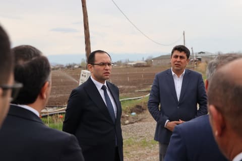 Nazir Məcnun Məmmədov Naxçıvanda təsərrüfatlara baş çəkib, fermerlərlə görüşüb