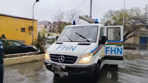 Keşlədə 58 nəfər təxliyə edilib, Bakıda su basmış yerlər təmizlənir - YENİLƏNİB