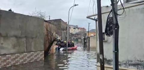 Keşlədə 58 nəfər təxliyə edilib, Bakıda su basmış yerlər təmizlənir - YENİLƏNİB