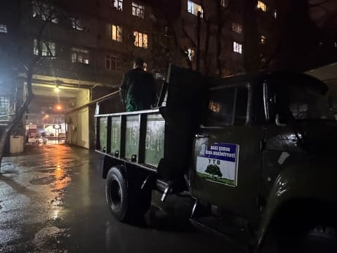 Bakıda intensiv yağışlar fəsadlar törədib, qurumlar gücləndirilmiş rejimdə işləyir