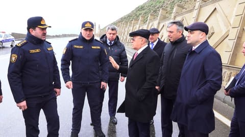 Kəmaləddin Heydərov Bibiheybət yolunda yaranmış sürüşmə təhlükəsi ilə əlaqədar ərazidə olub