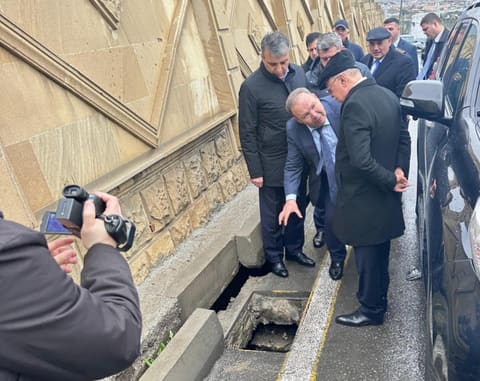 Kəmaləddin Heydərov Bibiheybət yolunda yaranmış sürüşmə təhlükəsi ilə əlaqədar ərazidə olub