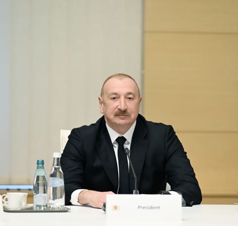 İlham Əliyevin Gürcüstanın Baş naziri İrakli Kobaxidze ilə geniş tərkibdə görüşü olub