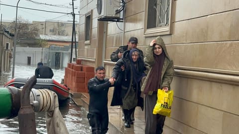 Paytaxt və bölgələrdə intensiv yağışlara görə 166 nəfər təxliyə edilib