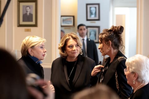 Mehriban Əliyeva Tiflisdə Axundzadənin ev muzeyini ziyarət edib