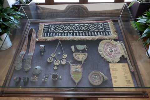 Mehriban Əliyeva Tiflisdə Axundzadənin ev muzeyini ziyarət edib
