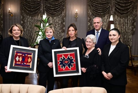Mehriban Əliyeva Tiflisdə Axundzadənin ev muzeyini ziyarət edib