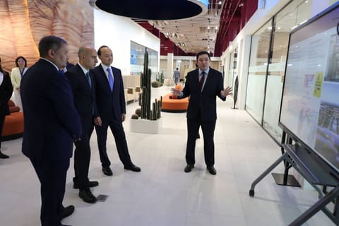 Emin Əmrullayev qazaxıstanlı həmkarı ilə görüşüb