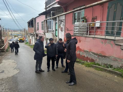 Xətaidə kollektorun üzərində tikilən ev sökülüb, xəttin bərpasına başlanılıb