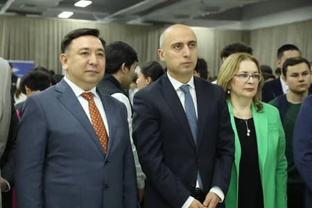 Emin Əmrullayev Almatıda “Study in Azerbaijan” sərgisi ilə tanış olub