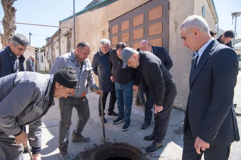 ADSEA sədri ərazidə kollektorun tikinti-bərpa işlərinin gedişatı ilə tanış olub