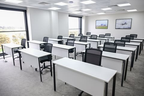 İlham Əliyev Milli Aviasiya Akademiyasında Beynəlxalq Təlim Mərkəzinin açılışında iştirak edib - FOTOLAR