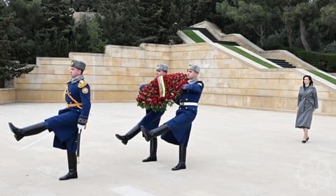 Litva Respublikasının Baş naziri Bakıda şəhidlərin xatirəsini anıb