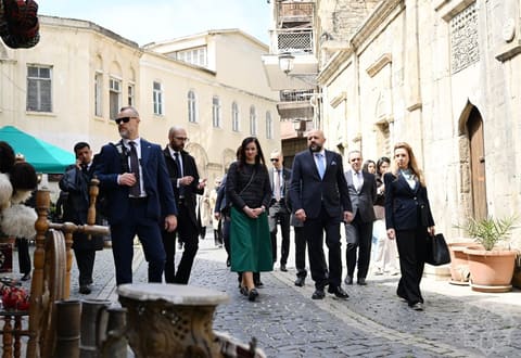 Litvanın Baş naziri İnqa Ruqiniene İçərişəhərlə tanış olub