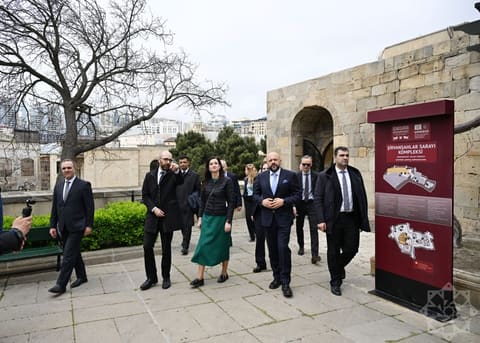 Litvanın Baş naziri İnqa Ruqiniene İçərişəhərlə tanış olub