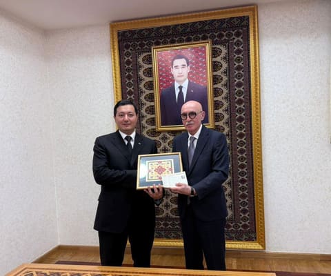 Firudin Qurbanov Türkmənistanın təhsil nazirinin müavinləri ilə görüşüb