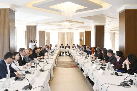 Azərbaycan və Ermənistanın vətəndaş cəmiyyəti nümayəndələrinin iştirakı ilə dəyirmi masa keçirilib - YENİLƏNİB